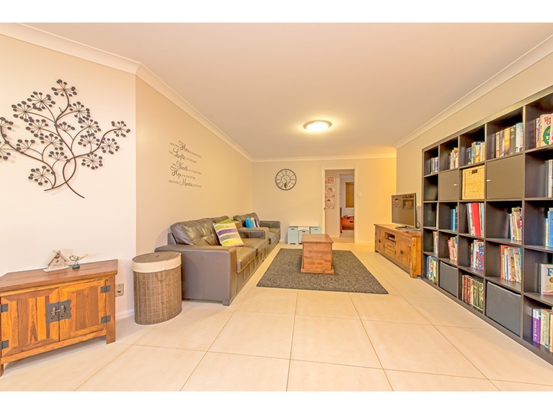 12 Chelwyn Street, Middle Ridge QLD 4350