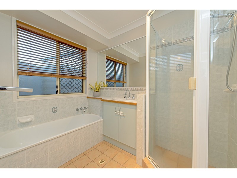 12 Chelwyn Street, Middle Ridge QLD 4350