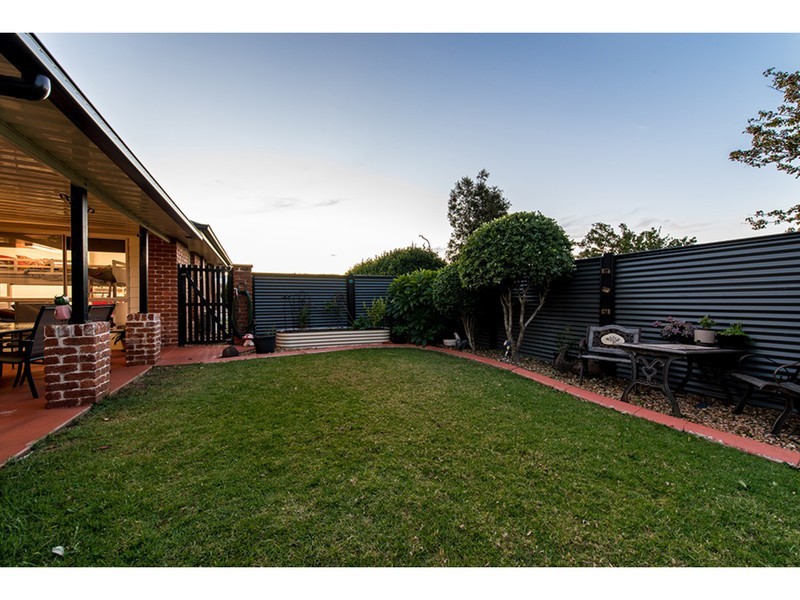 12 Chelwyn Street, Middle Ridge QLD 4350