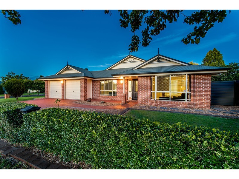 12 Chelwyn Street, Middle Ridge QLD 4350