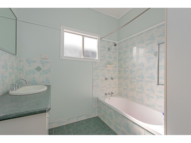 5a Cay Street, Newtown QLD 4350