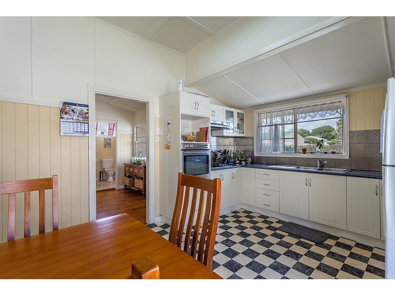 74 Taylor Street, Newtown QLD 4350