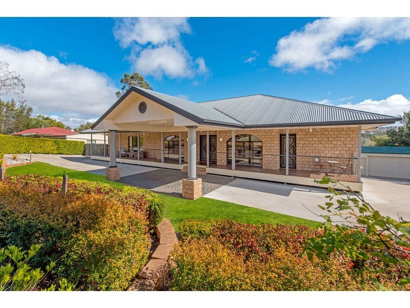 4 Windermere Drive, Hodgson Vale QLD 4352