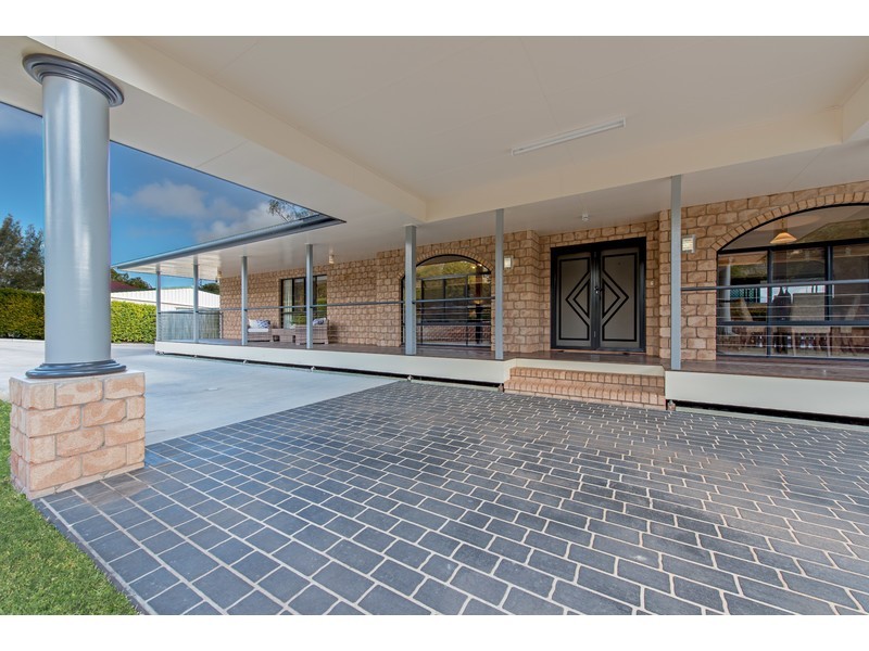 4 Windermere Drive, Hodgson Vale QLD 4352