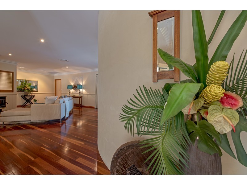 4 Windermere Drive, Hodgson Vale QLD 4352
