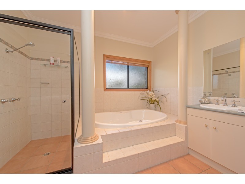 4 Windermere Drive, Hodgson Vale QLD 4352