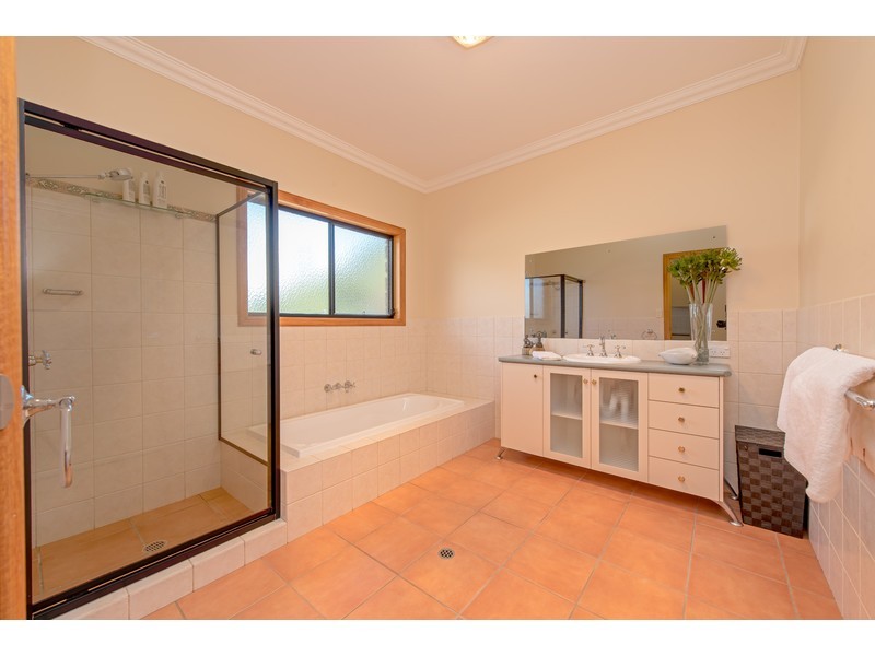 4 Windermere Drive, Hodgson Vale QLD 4352