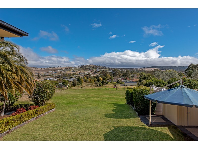 4 Windermere Drive, Hodgson Vale QLD 4352