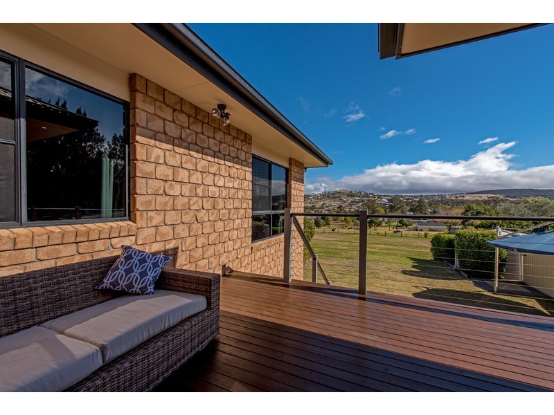 4 Windermere Drive, Hodgson Vale QLD 4352