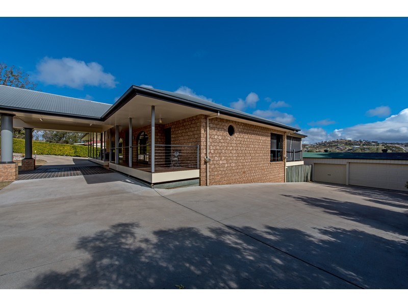 4 Windermere Drive, Hodgson Vale QLD 4352