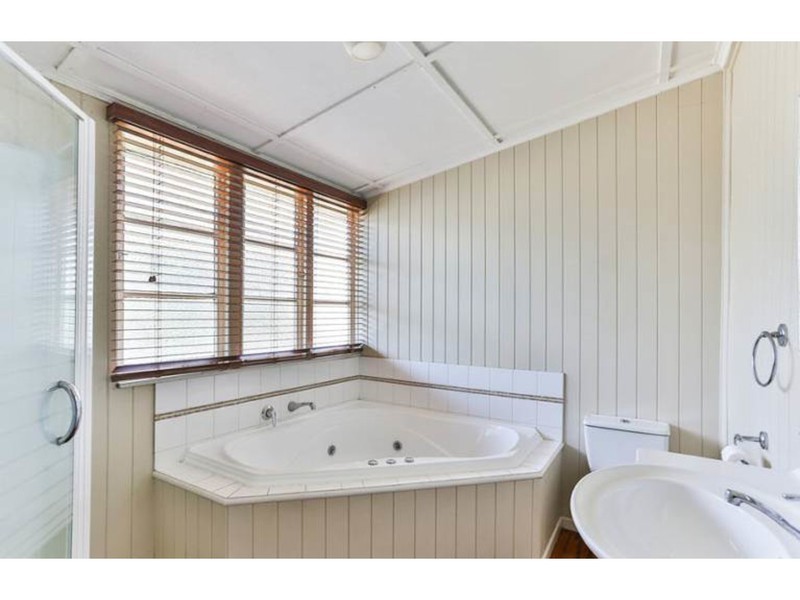 25 Albert Street, Newtown QLD 4350