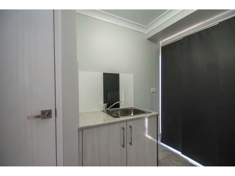 2/3 Warwick Street, Harristown QLD 4350