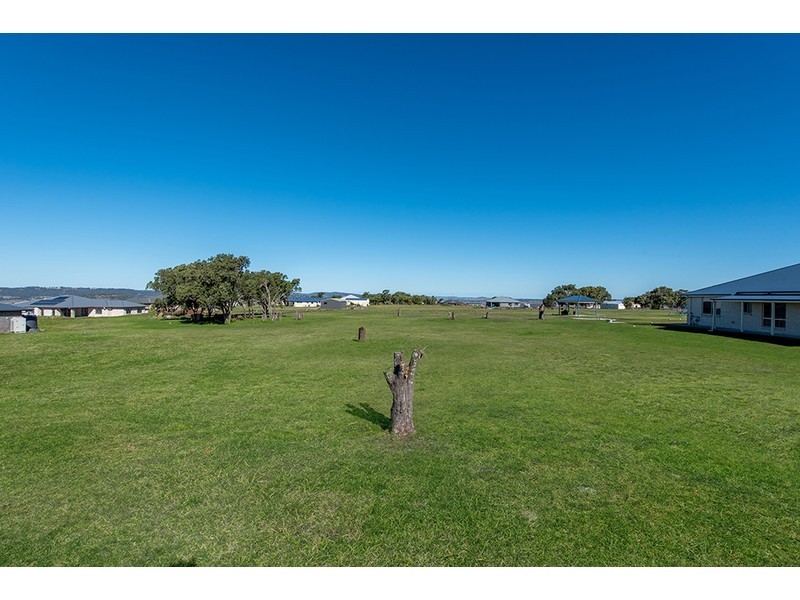 34 Hilltop Drive, Gowrie Junction QLD 4352