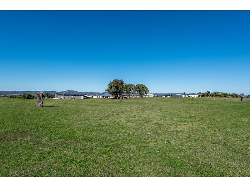 34 Hilltop Drive, Gowrie Junction QLD 4352