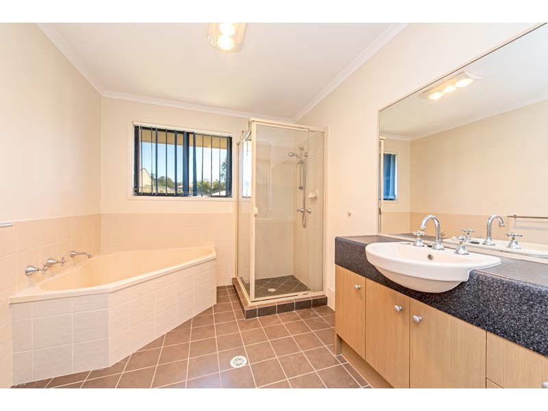 70 Phipps Drive, Meringandan QLD 4352