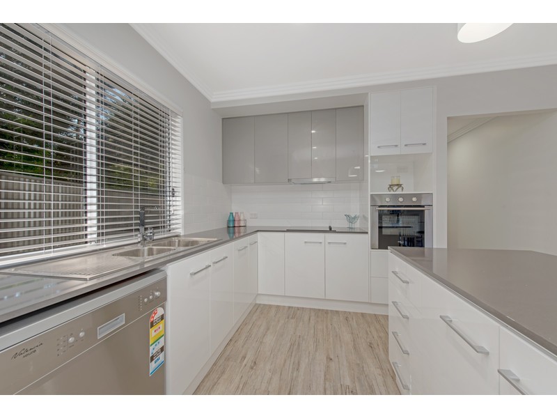 Unit 1 & 2/15 Henry Street, Mount Lofty QLD 4350
