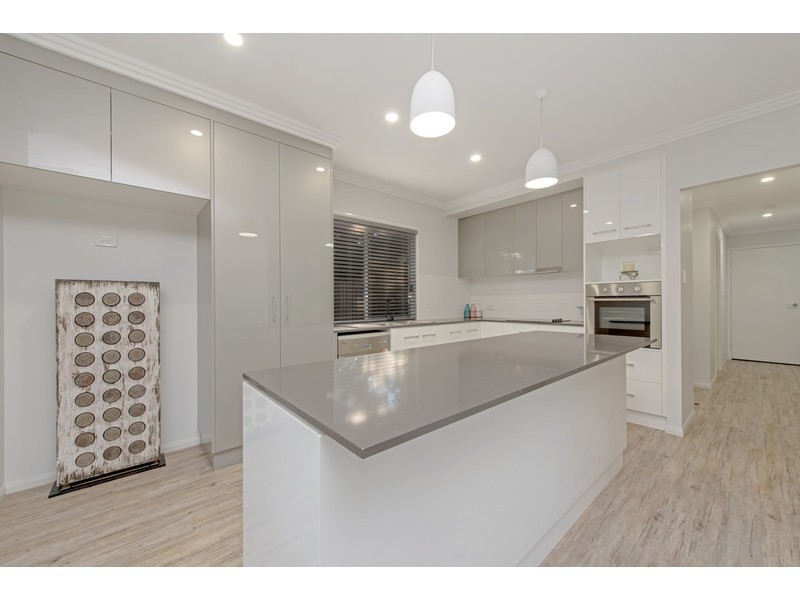 Unit 1 & 2/15 Henry Street, Mount Lofty QLD 4350