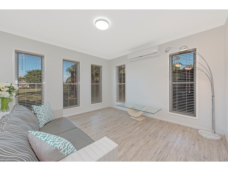 Unit 1 & 2/15 Henry Street, Mount Lofty QLD 4350