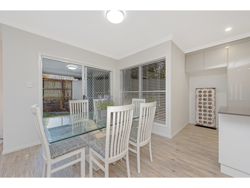 Unit 1 & 2/15 Henry Street, Mount Lofty QLD 4350