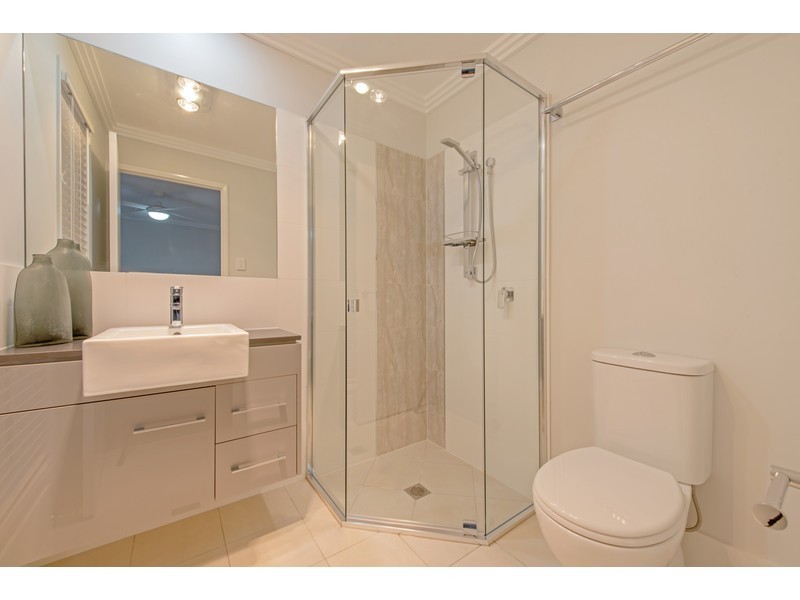 Unit 1 & 2/15 Henry Street, Mount Lofty QLD 4350