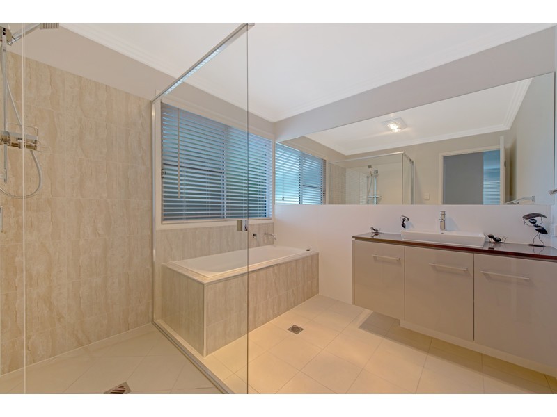 Unit 1 & 2/15 Henry Street, Mount Lofty QLD 4350