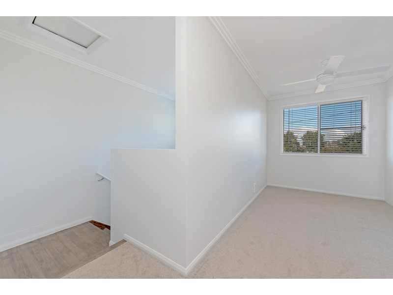 Unit 1 & 2/15 Henry Street, Mount Lofty QLD 4350