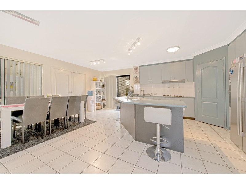 14 Banksdale Drive, Middle Ridge QLD 4350