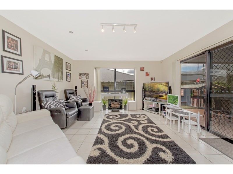 14 Banksdale Drive, Middle Ridge QLD 4350