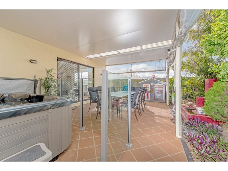 14 Banksdale Drive, Middle Ridge QLD 4350