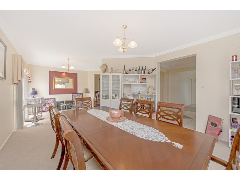 14 Banksdale Drive, Middle Ridge QLD 4350