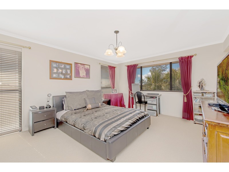 14 Banksdale Drive, Middle Ridge QLD 4350