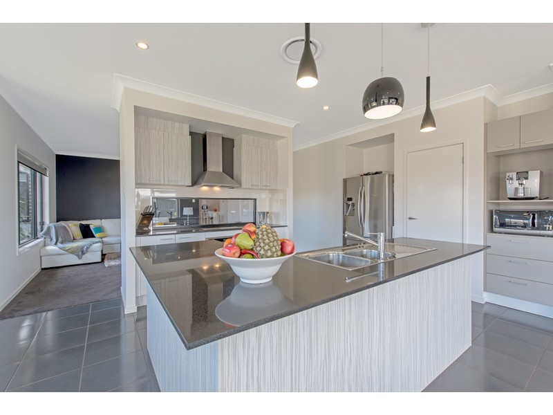 6 Sportsman Drive, Kleinton QLD 4352