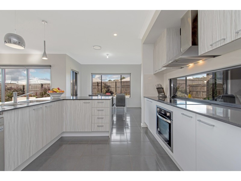 6 Sportsman Drive, Kleinton QLD 4352