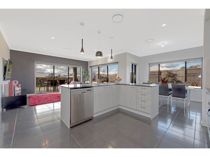 6 Sportsman Drive, Kleinton QLD 4352