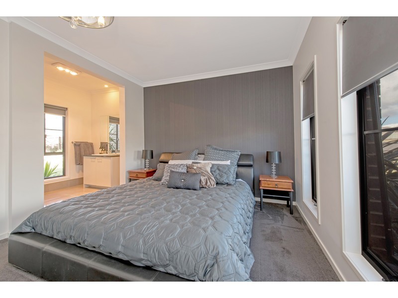 6 Sportsman Drive, Kleinton QLD 4352