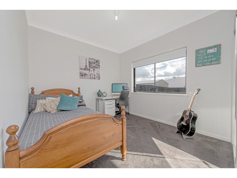 6 Sportsman Drive, Kleinton QLD 4352