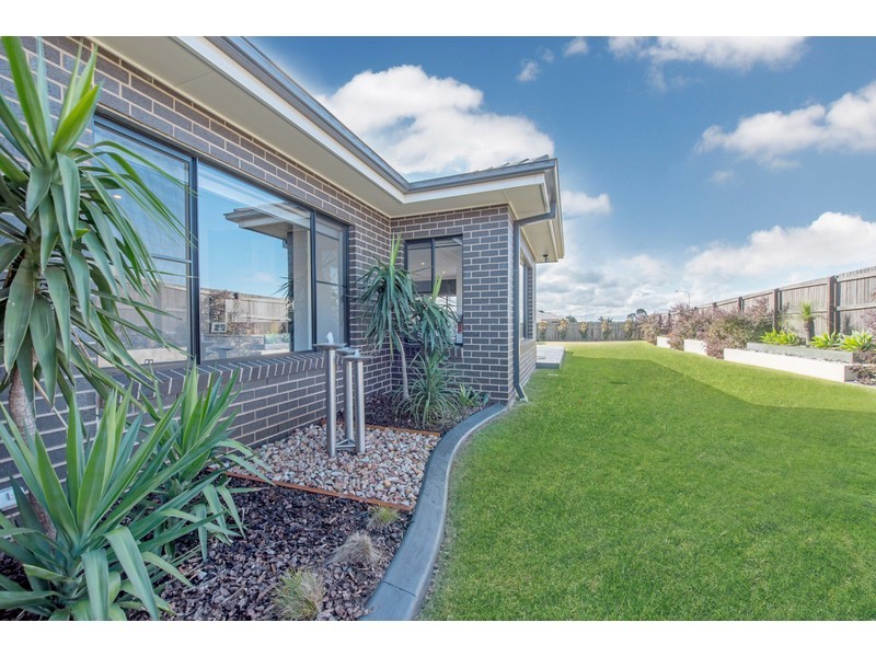 6 Sportsman Drive, Kleinton QLD 4352