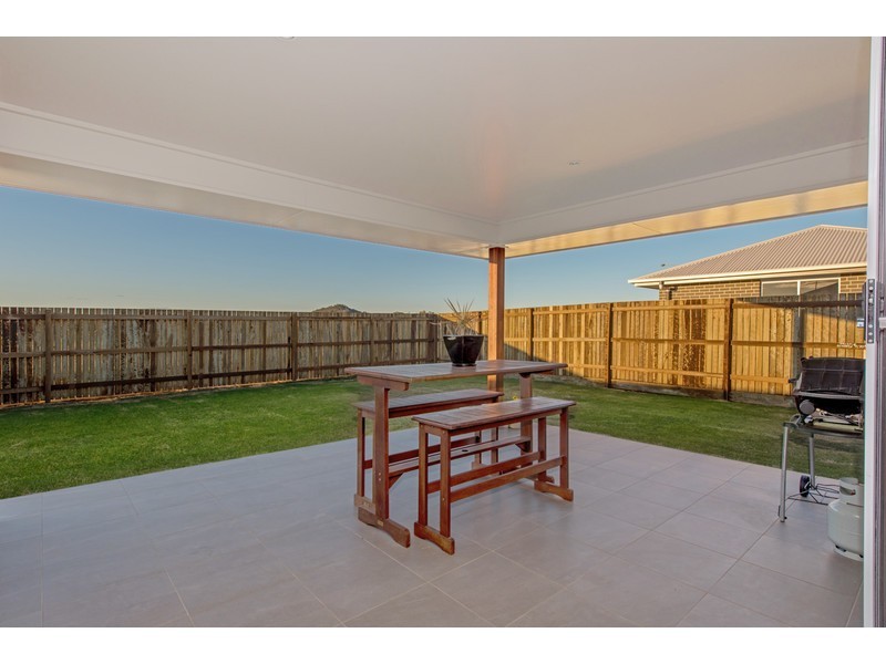 2 Kennard Street, Westbrook QLD 4350