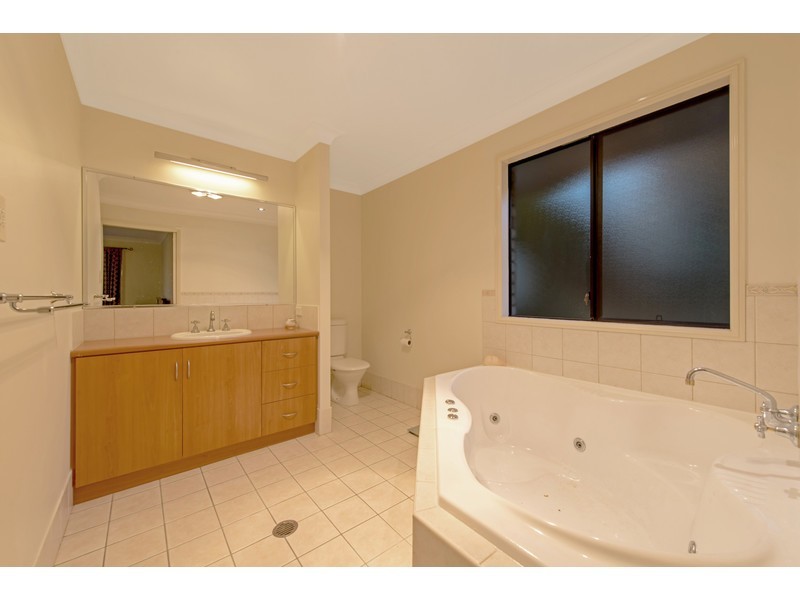 22 Fairview Crescent, Highfields QLD 4352