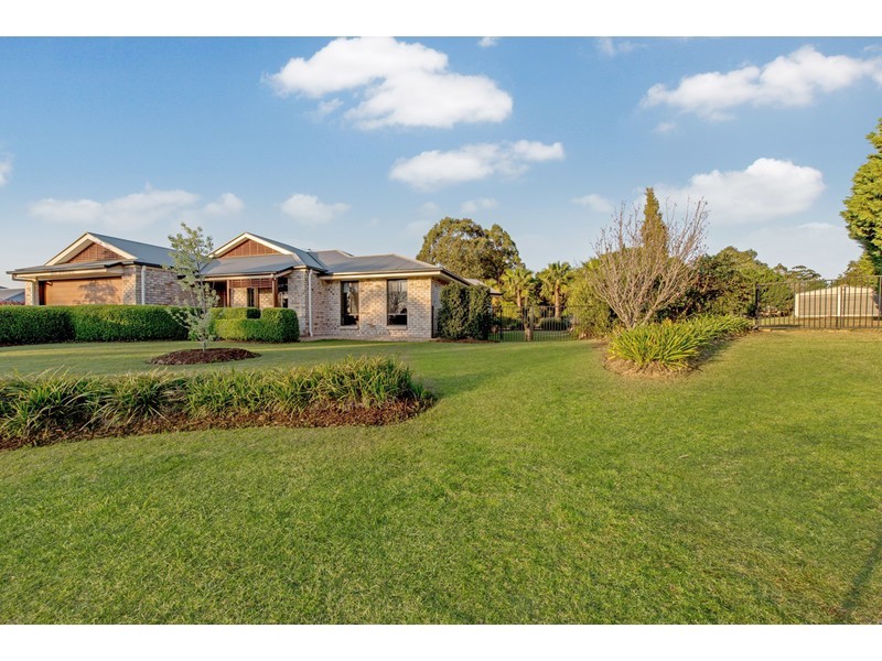 22 Fairview Crescent, Highfields QLD 4352