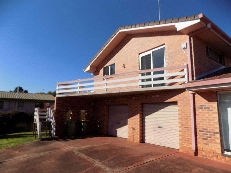 2/19 Chilcote Street, North Toowoomba QLD 4350
