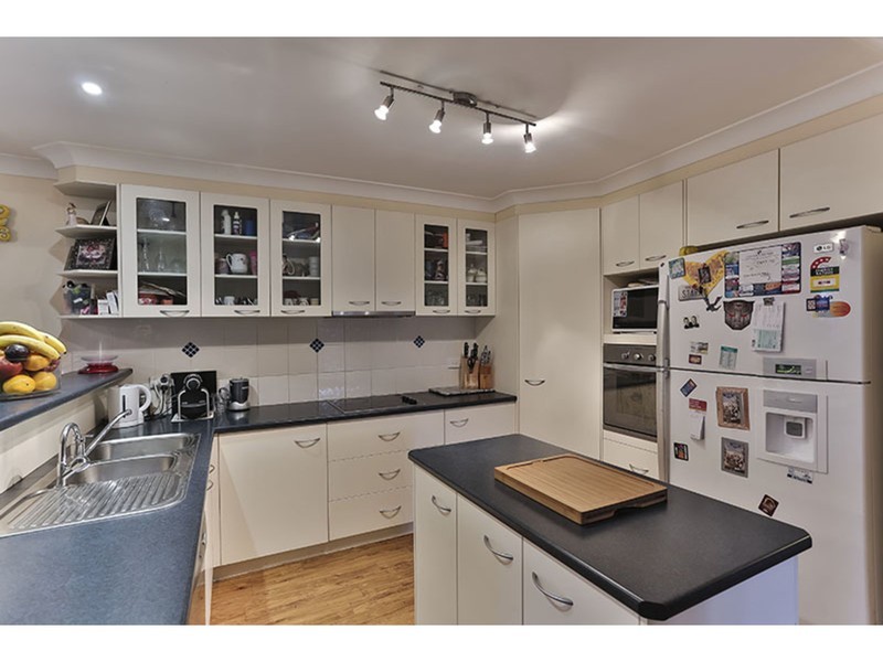 12 Dodson Crescent, Mount Kynoch QLD 4350