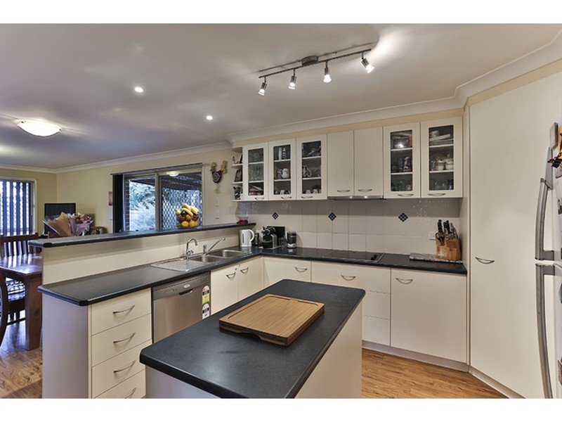 12 Dodson Crescent, Mount Kynoch QLD 4350