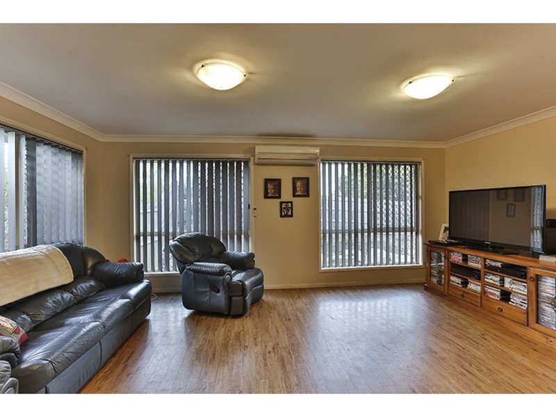 12 Dodson Crescent, Mount Kynoch QLD 4350