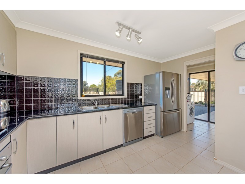 4 Peters Street, Goombungee QLD 4354