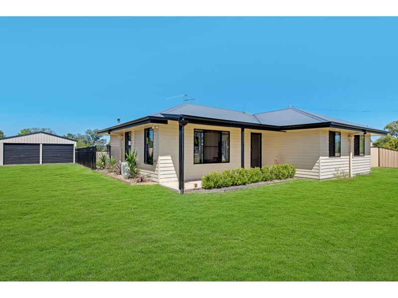 4 Peters Street, Goombungee QLD 4354