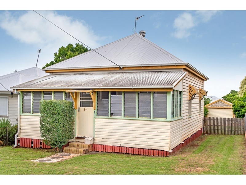 7 Kennedy Street, North Toowoomba QLD 4350