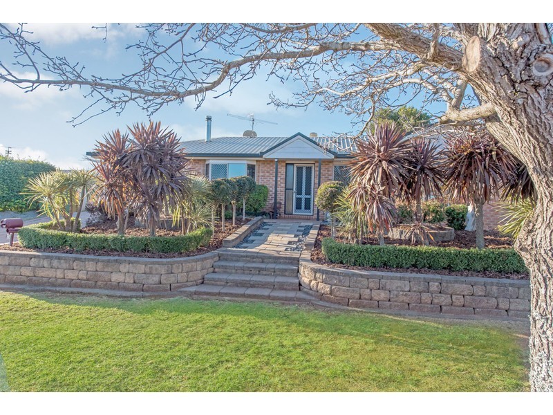 33 Gainsborough Drive, Glenvale QLD 4350