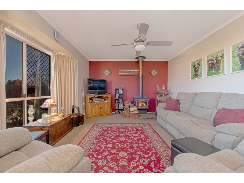 33 Gainsborough Drive, Glenvale QLD 4350