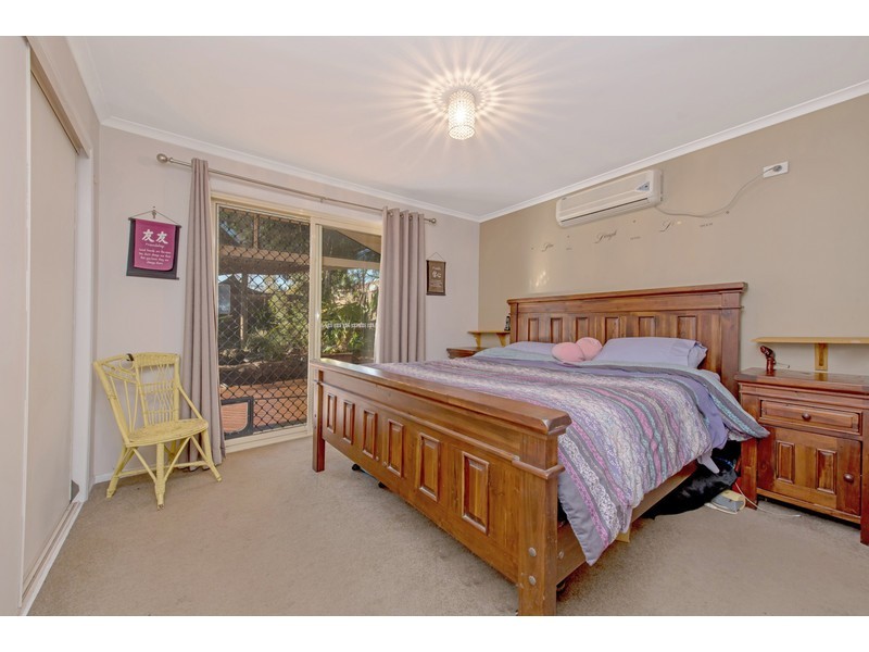 33 Gainsborough Drive, Glenvale QLD 4350